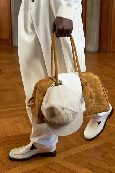 Look 25